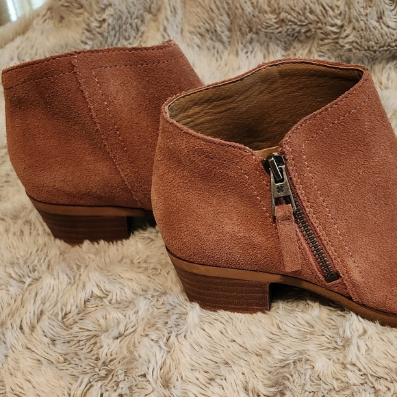 Lucky Brand size 6 Suede Ankle Booties in Canyon Rose - Picture 4 of 5